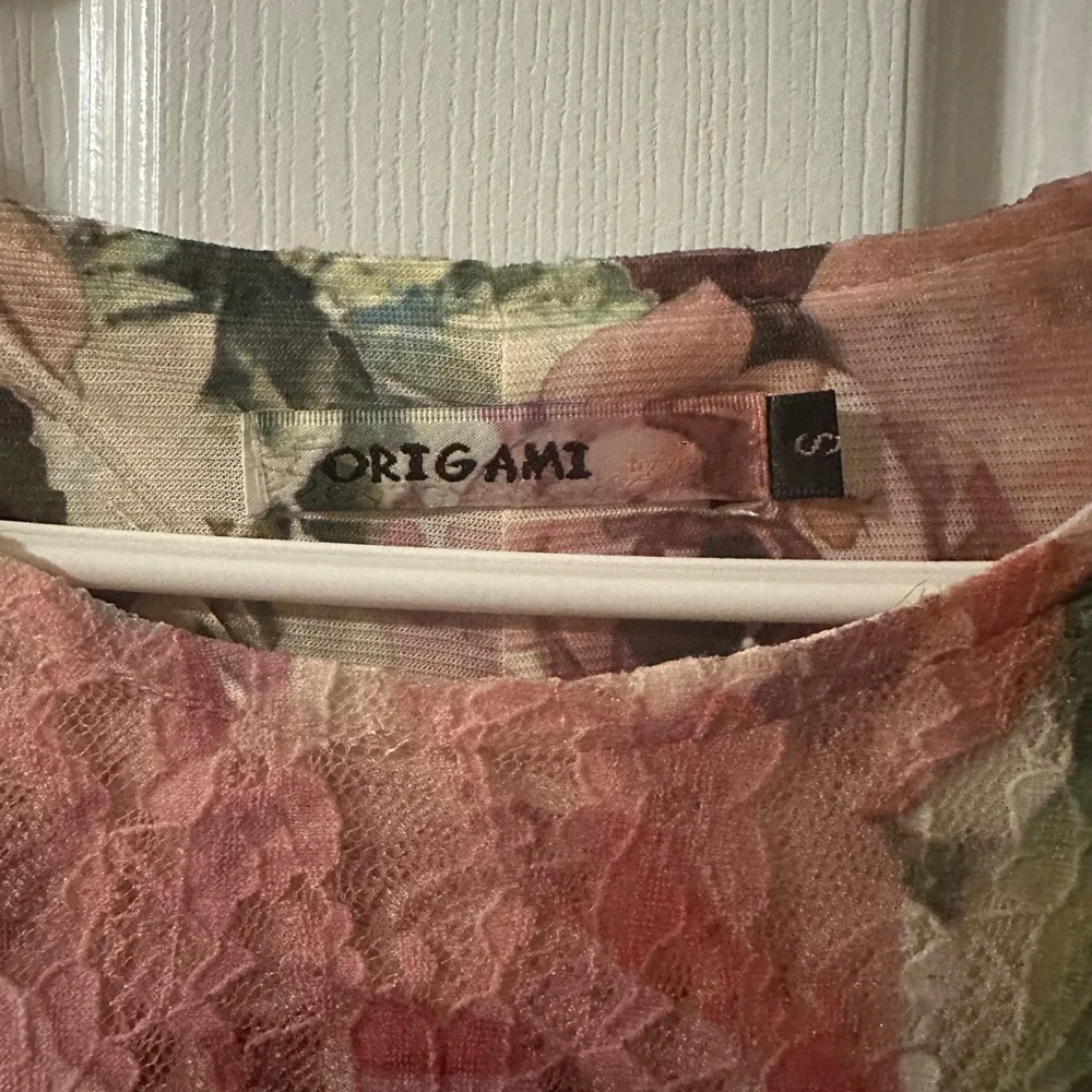 Lacey Hi Lo Top 🌺 - Picture 2 of 4